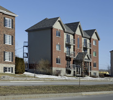 799 le Bourg-Neuf Apartments