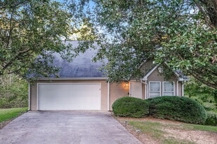 6923 Stonewall Pl in Douglasville, GA - Building Photo