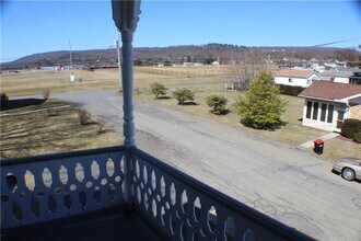 300 S 9th St-Unit -2 (2nd Fl) in Lehighton, PA - Building Photo - Building Photo