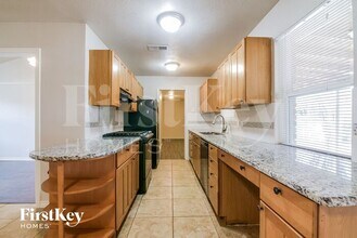 1200 Valentine St in Hurst, TX - Building Photo - Building Photo