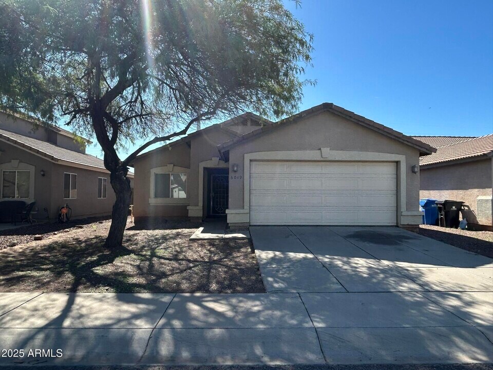 6049 W Wood St in Phoenix, AZ - Building Photo