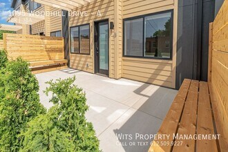 1095 Woodhill Dr in St. Paul, MN - Building Photo - Building Photo
