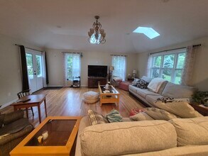 2 Terrace Ave in Newton, MA - Building Photo - Building Photo