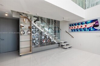 1040 Biscayne Blvd in Miami, FL - Building Photo - Building Photo