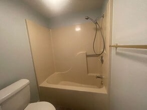 8 Hunters Cove in Branson, MO - Building Photo - Building Photo