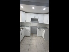 2770 SW 1st St in Fort Lauderdale, FL - Foto de edificio - Building Photo