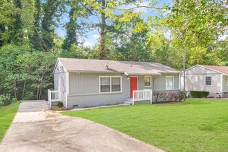 2290 Swallow Cir SE in Atlanta, GA - Foto de edificio - Building Photo