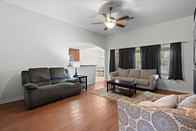 2022 Borthwick Ln in Conroe, TX - Foto de edificio - Building Photo