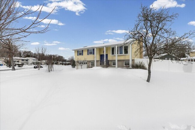 5 Knollwood Dr in Cherry Hill Township, NJ - Foto de edificio - Building Photo