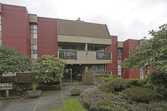 Hillside Terrace in New Westminster, BC - Building Photo - Building Photo