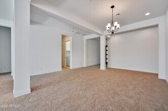 8725 W Wagon Wheel Dr in Glendale, AZ - Building Photo - Building Photo