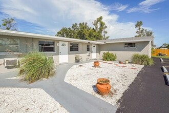 2021 Pennsylvania Ave, Unit 2 in Englewood, FL - Building Photo - Building Photo