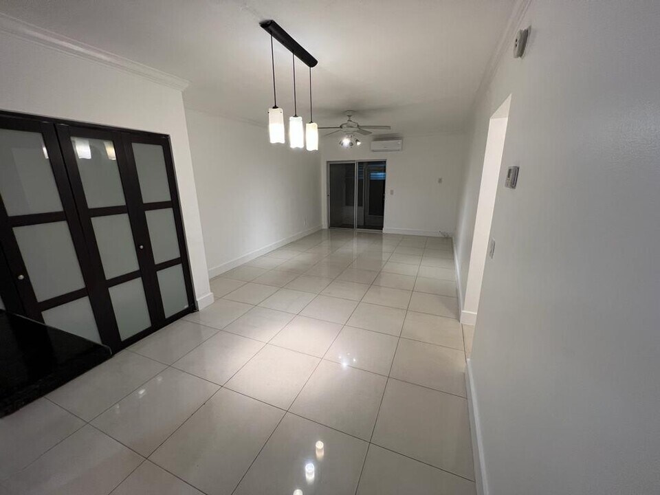 1560 NE 127th St, Unit 113 in North Miami, FL - Building Photo