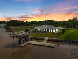 779 Cr 257 in Matagorda, TX - Building Photo