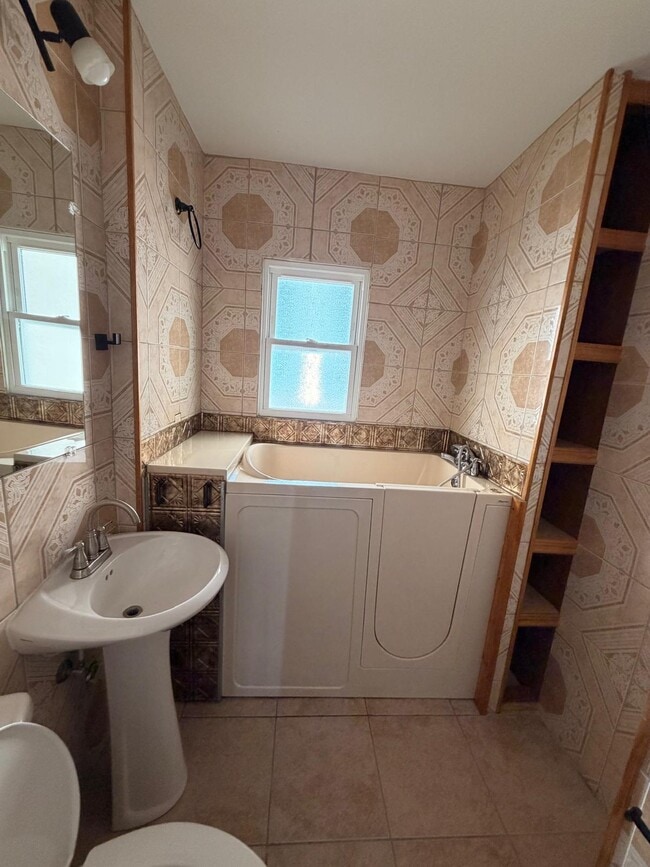 7840 S Saginaw Ave in Chicago, IL - Building Photo - Building Photo