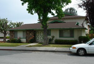 1570 Tenaka Place in Sunnyvale, CA - Building Photo