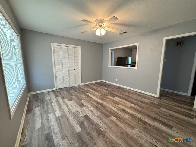 615 Melrose St in Seguin, TX - Building Photo - Building Photo