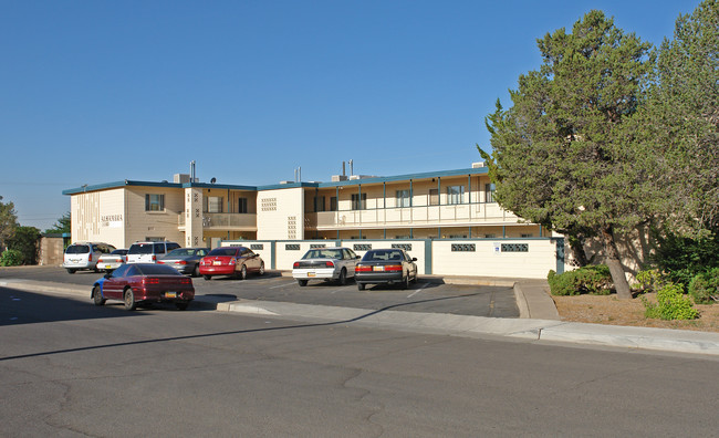 9111 Indian School Rd NE in Albuquerque, NM - Foto de edificio - Building Photo