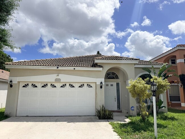 133 Woodlake Cir in Greenacres, FL - Building Photo - Building Photo