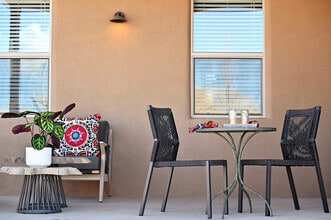 Acequia Lofts in Santa Fe, NM - Foto de edificio - Building Photo