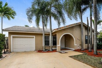 15142 SW 171st St in Miami, FL - Foto de edificio - Building Photo