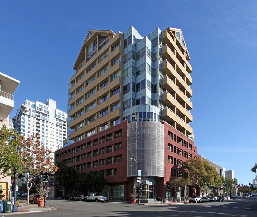 West Ash Plaza in San Diego, CA - Building Photo