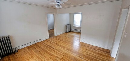 1421 W Hutchinson St, Unit 4224-3 in Chicago, IL - Building Photo - Building Photo