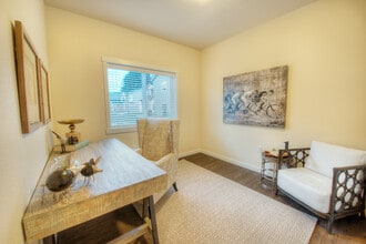 Four Seasons Central in Vancouver, WA - Building Photo - Building Photo