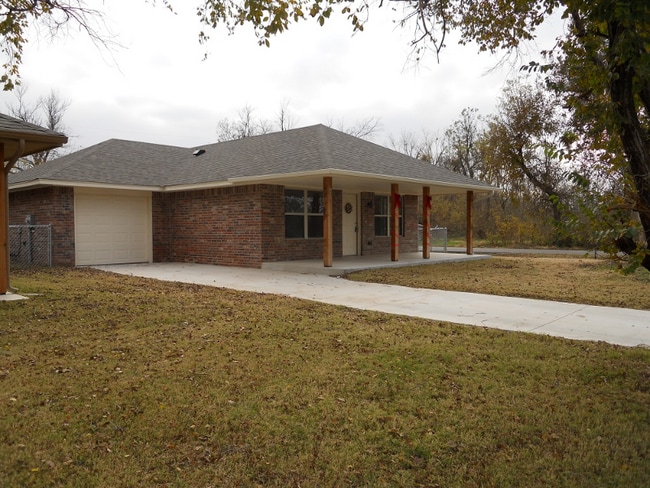 property at 804 N Evans Ave