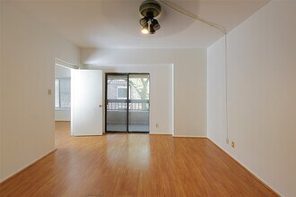 2209 S Braeswood Blvd in Houston, TX - Building Photo - Building Photo