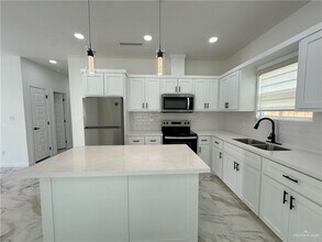 2301 E San Andrea St in Edinburg, TX - Building Photo - Building Photo