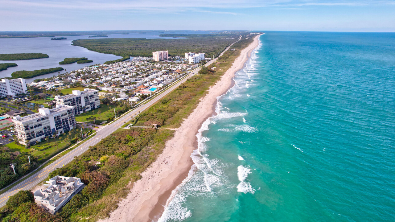 5055 N Hwy A1A in Fort Pierce, FL - Foto de edificio