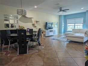 201 Maplebrook Dr in Altamonte Springs, FL - Foto de edificio - Building Photo