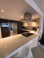 2181 NE 167th St in North Miami Beach, FL - Building Photo