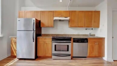 6102 Villa Dr in Peekskill, NY - Foto de edificio - Building Photo