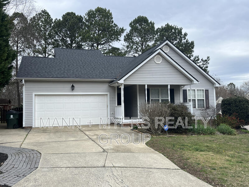 100 Moss Rock Ct in Holly Springs, NC - Building Photo