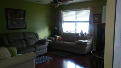 1318 Walnut St in Green Cove Springs, FL - Building Photo - Building Photo