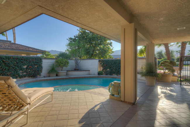 110 Columbia Dr in Rancho Mirage, CA - Building Photo - Building Photo