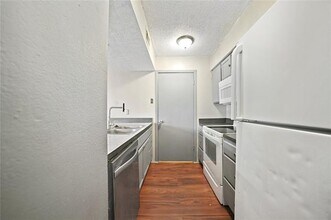 12484 Abrams Rd in Dallas, TX - Building Photo - Building Photo