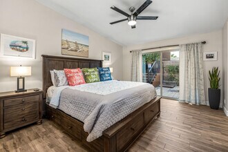 1289 E Caleta Way in Palm Springs, CA - Building Photo - Building Photo