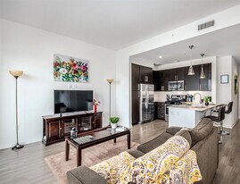 2002 Holcombe Blvd in Houston, TX - Building Photo