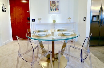 4702 Fulton Ave, Unit 302 in Sherman Oaks, CA - Building Photo - Building Photo
