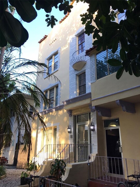 1319 Meridian Ave in Miami Beach, FL - Building Photo