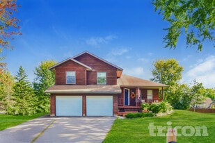 2990 Payne Ave in Little Canada, MN - Building Photo