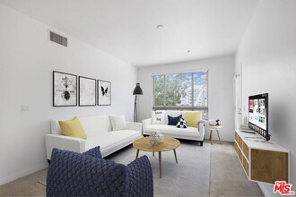 100 S Alameda St in Los Angeles, CA - Foto de edificio - Building Photo