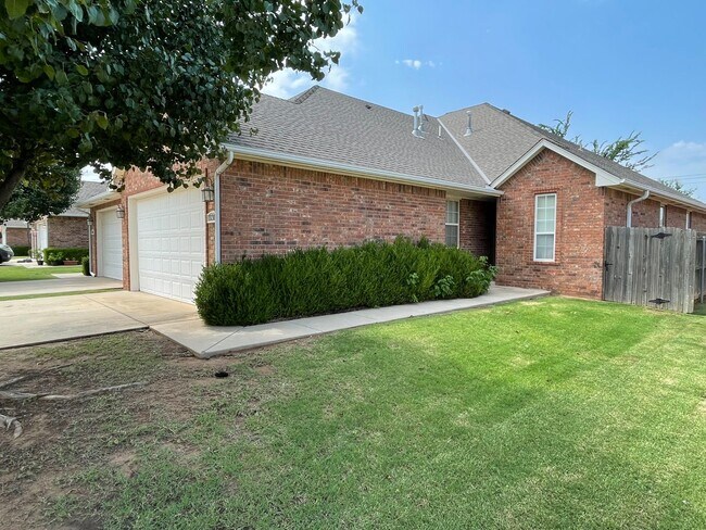 11311 NW 121st Pl in Yukon, OK - Building Photo - Building Photo