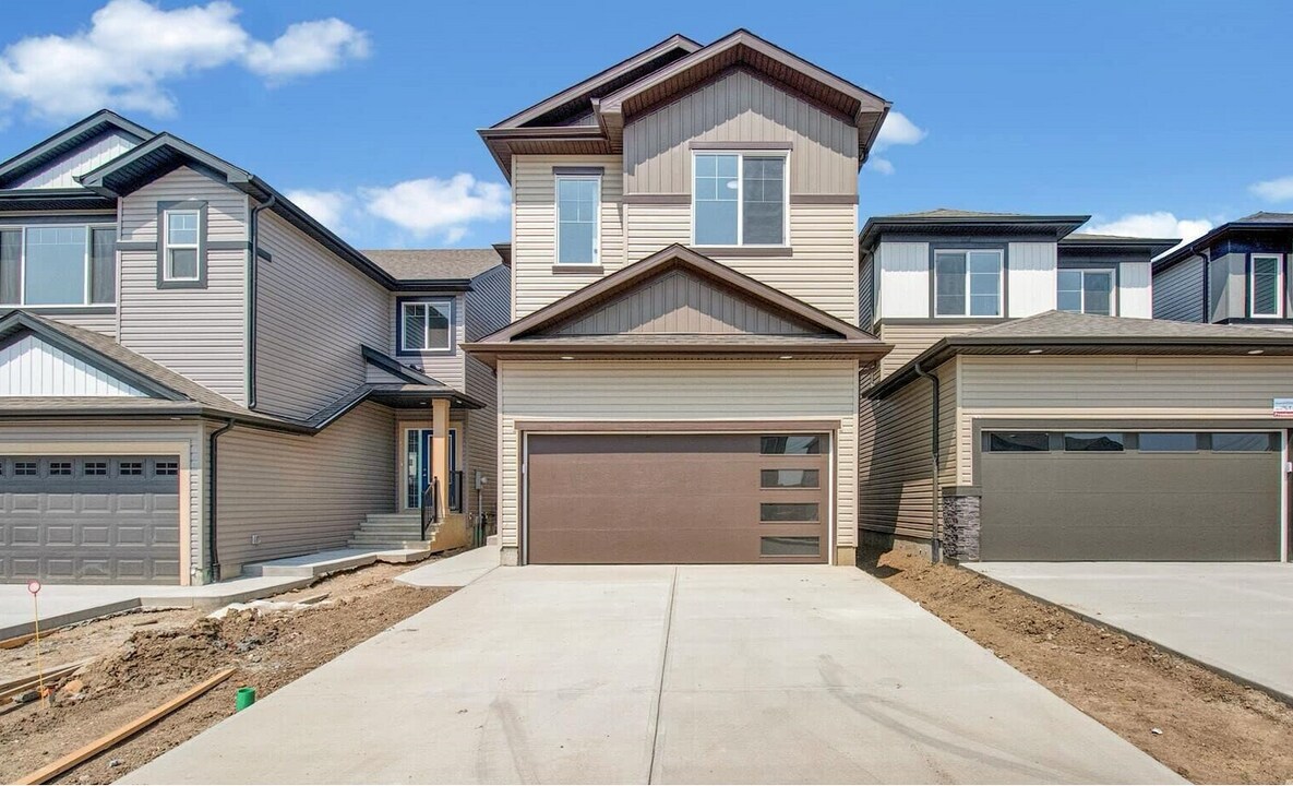 9420 Colak Ln SW in Edmonton, AB - Building Photo