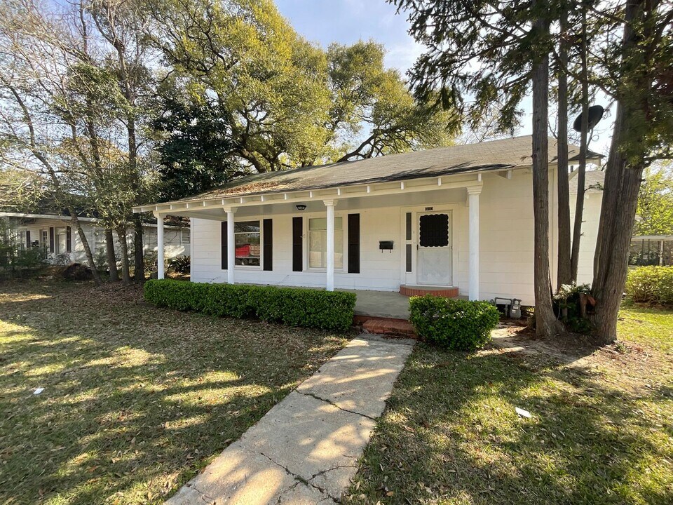 613 W 1st St in Deridder, LA - Building Photo