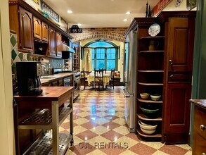 684 Washington St in Brookline, MA - Foto de edificio - Building Photo