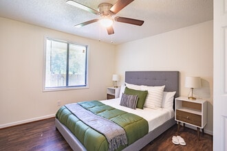 Amber Ridge Apartments ~ Boutique Cottage Style Living Meets Hassle Free Leasing in Richmond, VA - Foto de edificio - Interior Photo